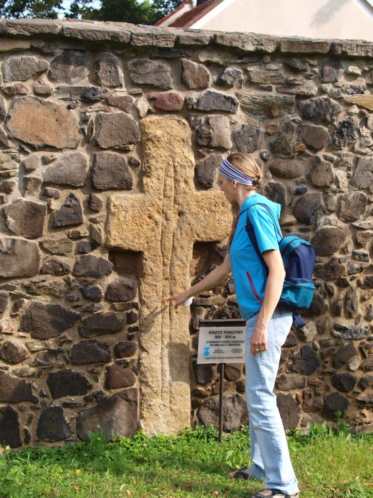 krzyż pokutny w wyrytą włócznią w sichowie